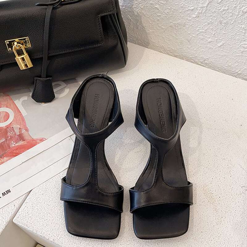 

Cut Out Chunky Heeled Sandals, Black