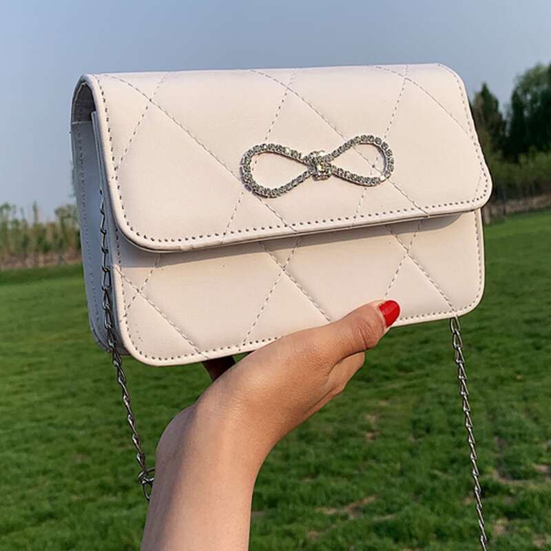 

Rhinestone Bow Decor Quilted Chain Bag, White