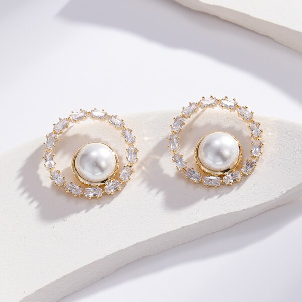

Natural Pearl & Zircon Decor Stud Earrings, White
