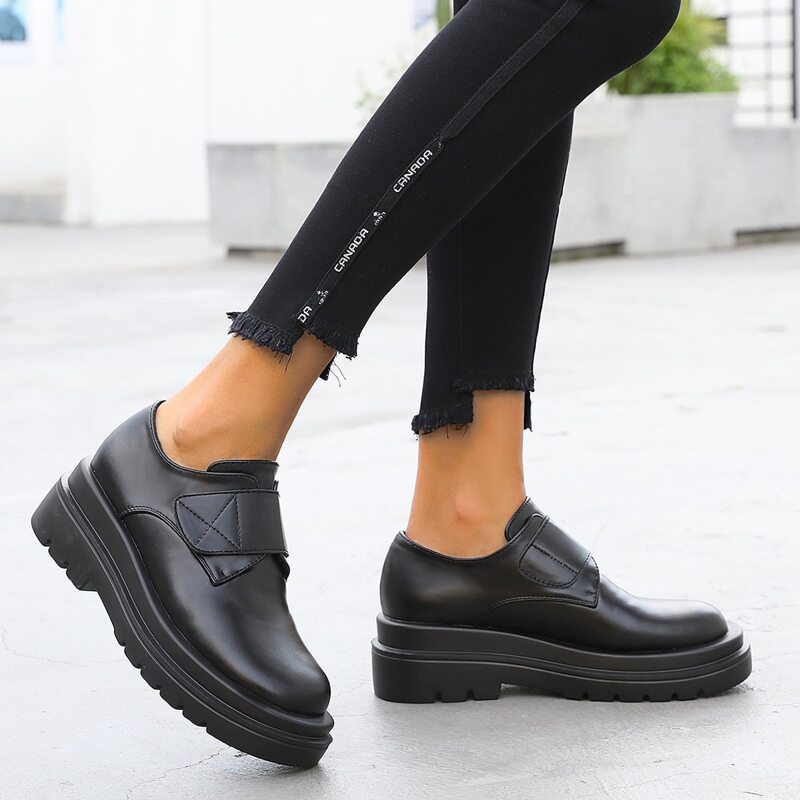 

Minimalist Wedge Sandals, Black