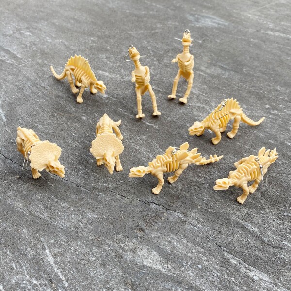 

8pcs Dinosaur Design Earrings, Apricot