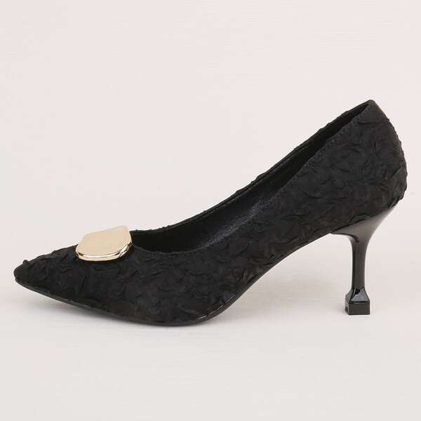

Metal Decor Ruched Design Court Pumps, Black