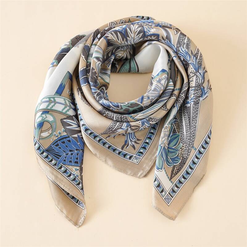 

Floral Pattern Bandana, Multicolor
