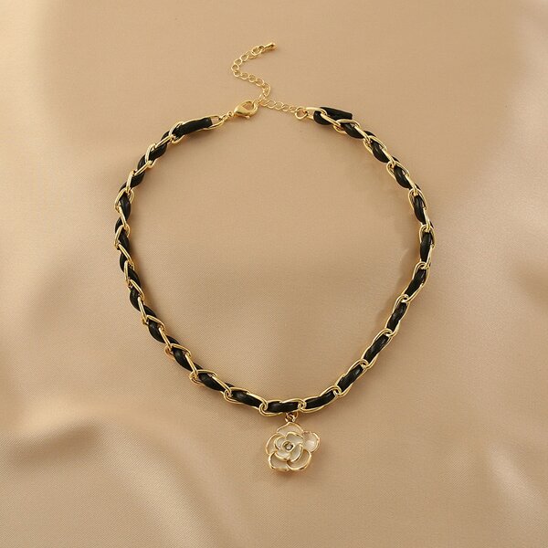 

Flower Charm Necklace, Gold