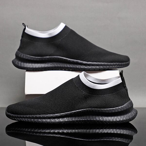 

Minimalist Slip-On Running Shoes, Black and white
