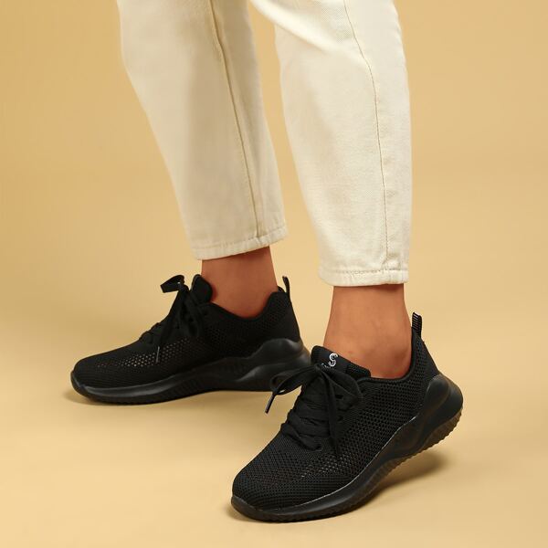 

Minimalist Lace Up Front Running Shoes, Black