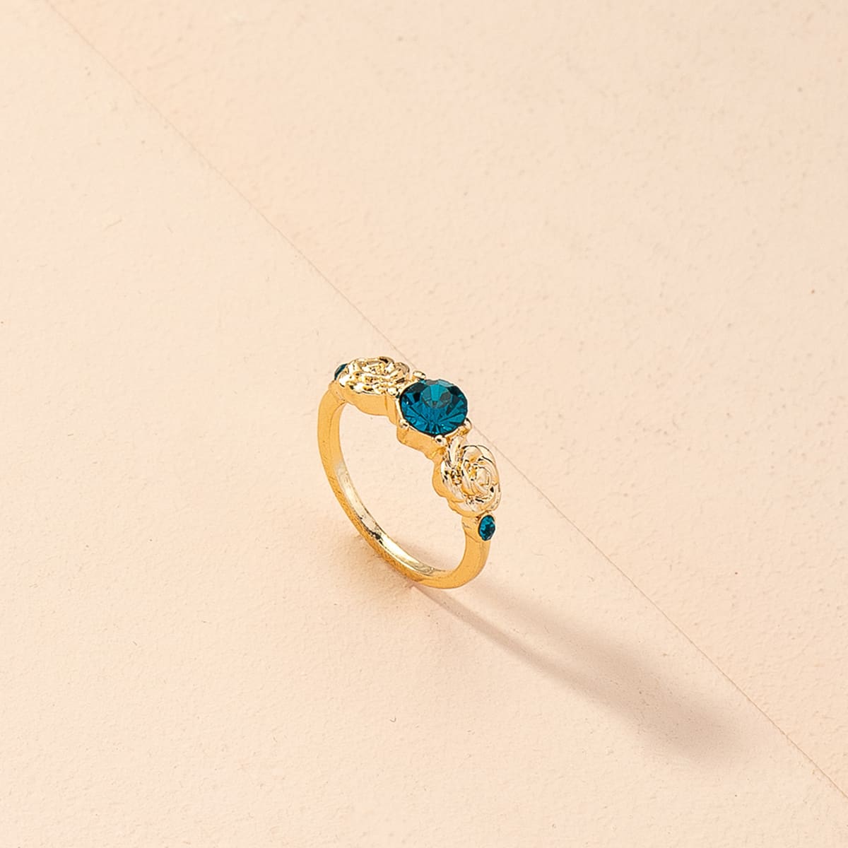 

Gemstone Decor Ring, Gold