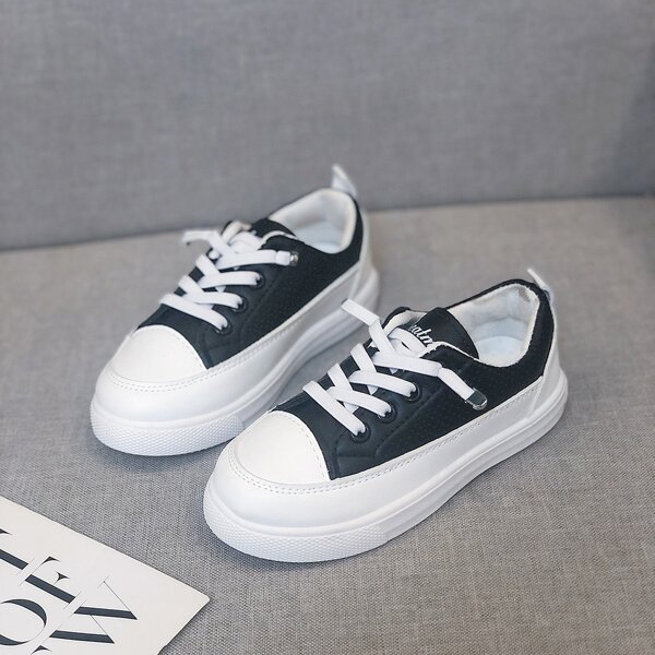

Girls Minimalist Lace-up Front Skate Shoes, Black