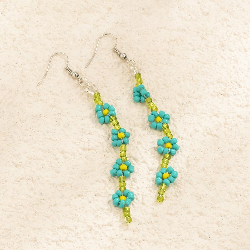 

2pcs Beaded Decor Earrings, Green