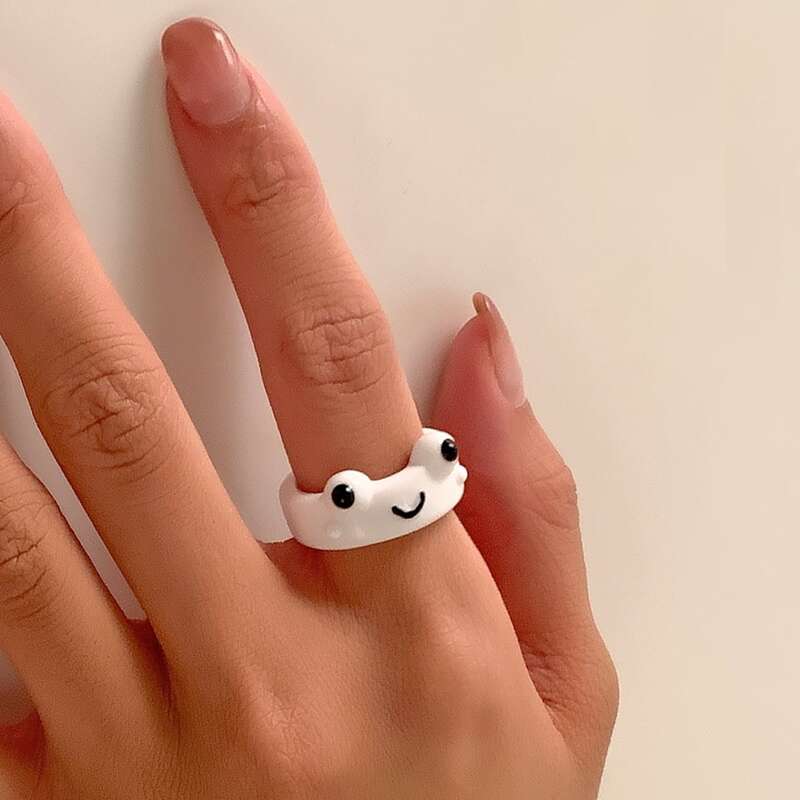 

Frog Design Ring, White