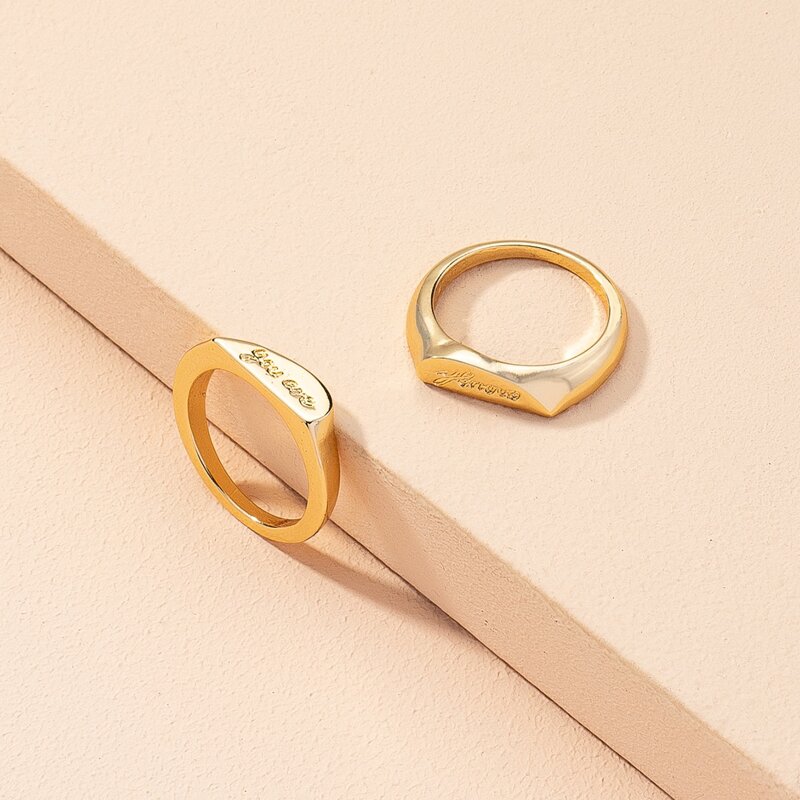 

2pcs Letter Graphic Ring, Gold
