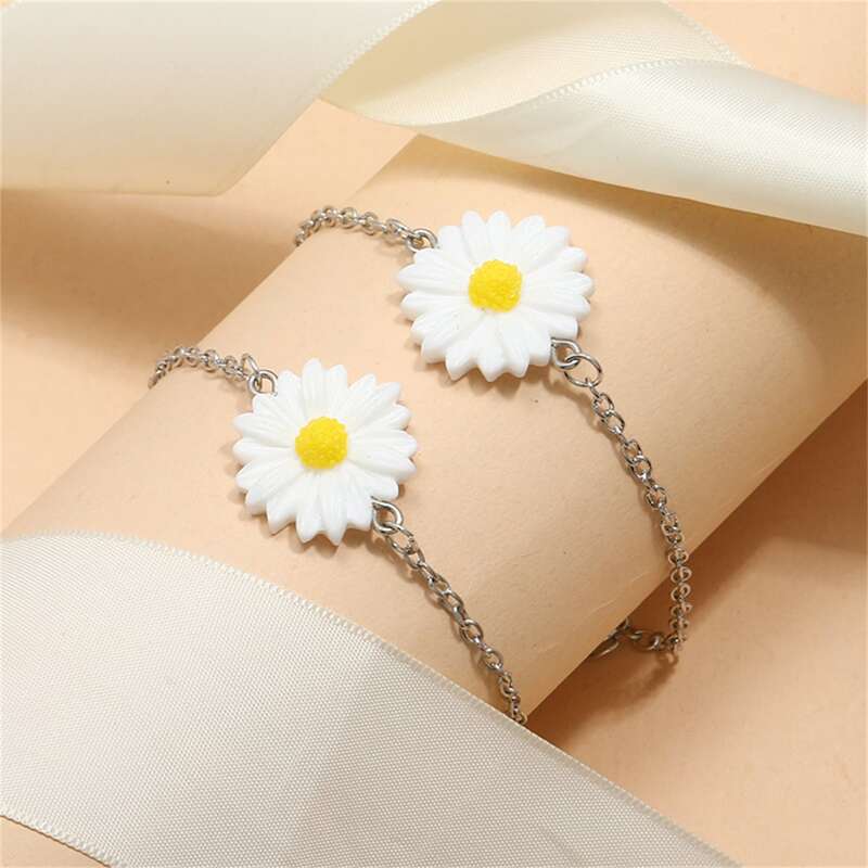 

2pcs Daisy Decor Chain Bracelet, White