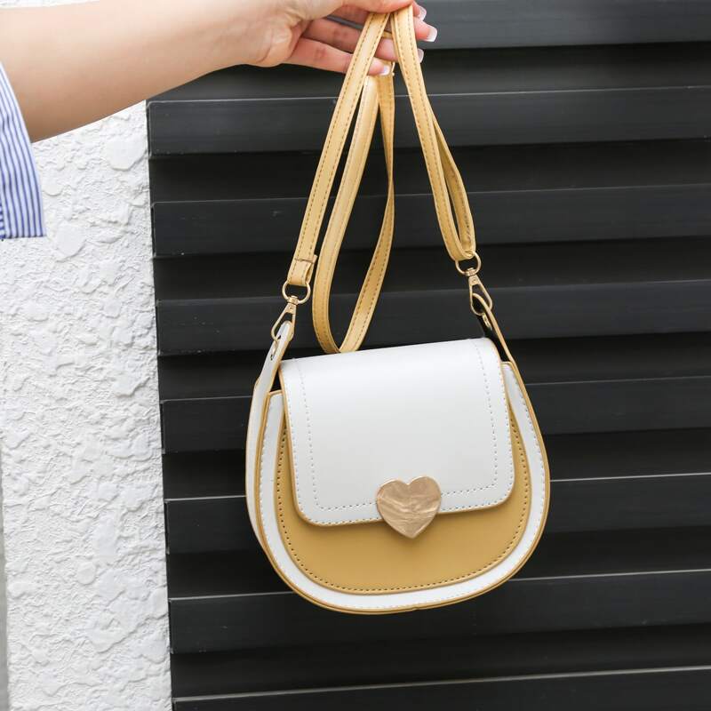 

1pc Heart Buckle Crossbody Bag, Yellow