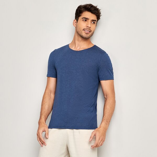 

Men Solid Round Neck Tee, Navy blue