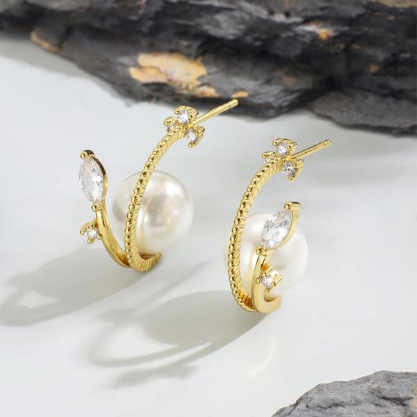 

18K Gold Plated Faux Pearl Decor Stud Earrings