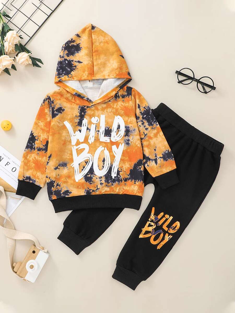 小男童字母圖案紮染連帽衫和衛褲