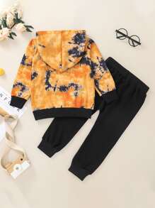 小男童字母圖案紮染連帽衫和衛褲