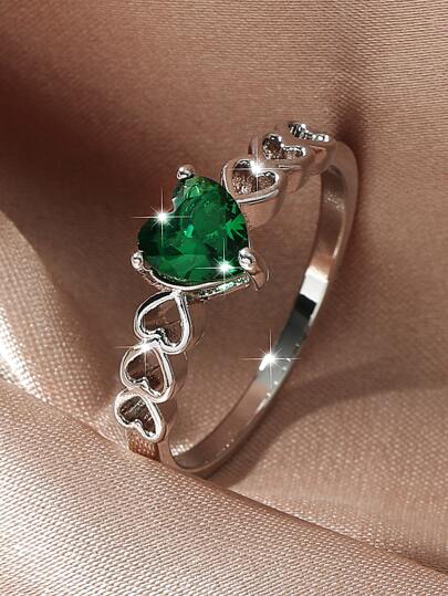 Bague décorative en forme de cœur Bague en cuivre creuse verte romantique Cadeau de la Saint-Valentin pour femmes pour la fête, le banquet, le mariage