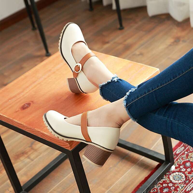 

Buckle Decor Mary Janes, Beige