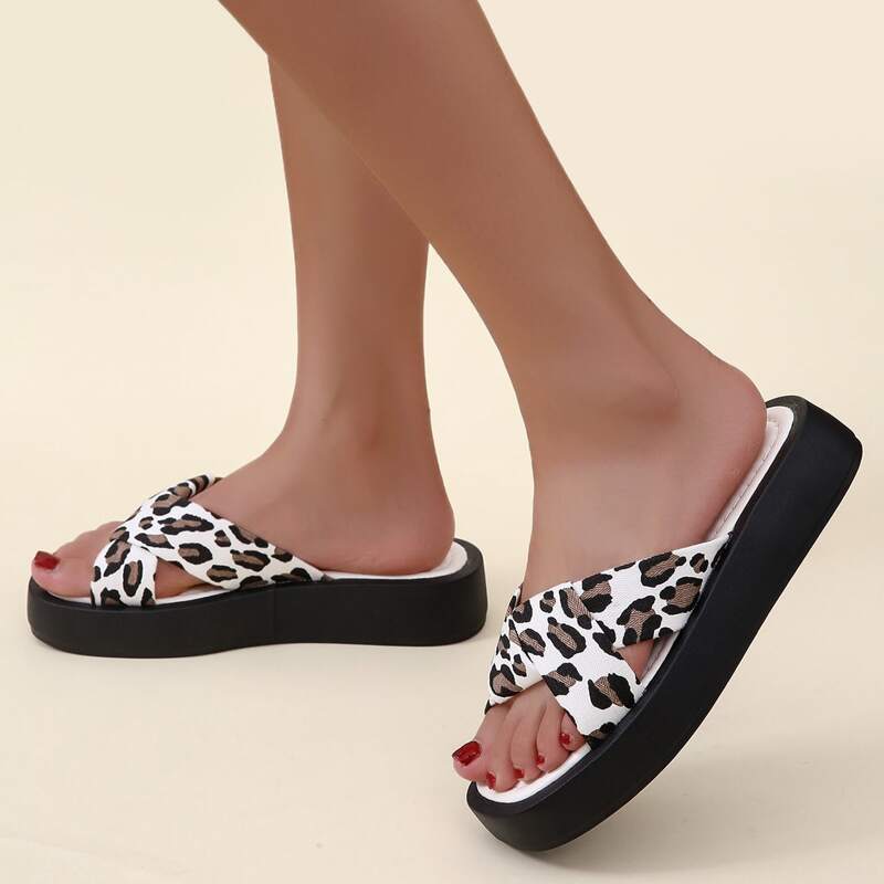 

Leopard Pattern Flatform Sandals, Black and white