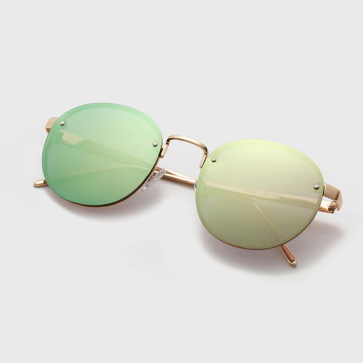 

Round Frame Sunglasses