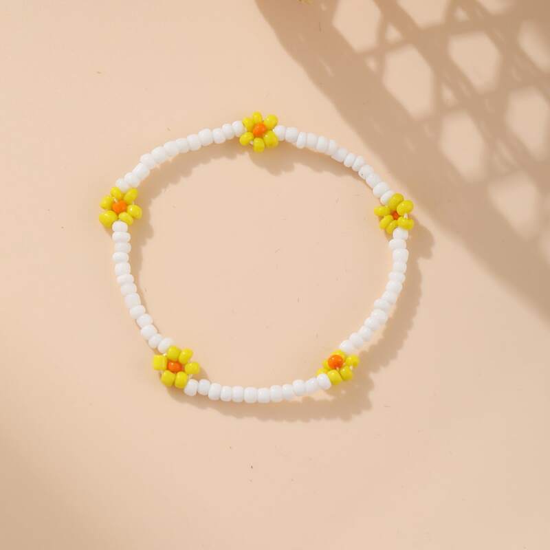 

Floral Beaded Bracelet, White