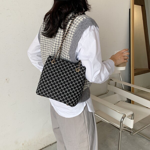 

Letter Graphic Chain Shoulder Bag, Black