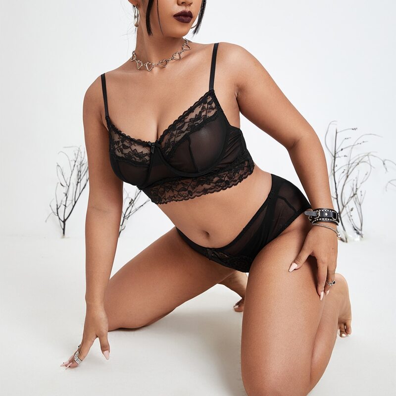 

Plus Contrast Lace Mesh Underwire Lingerie Set, Black