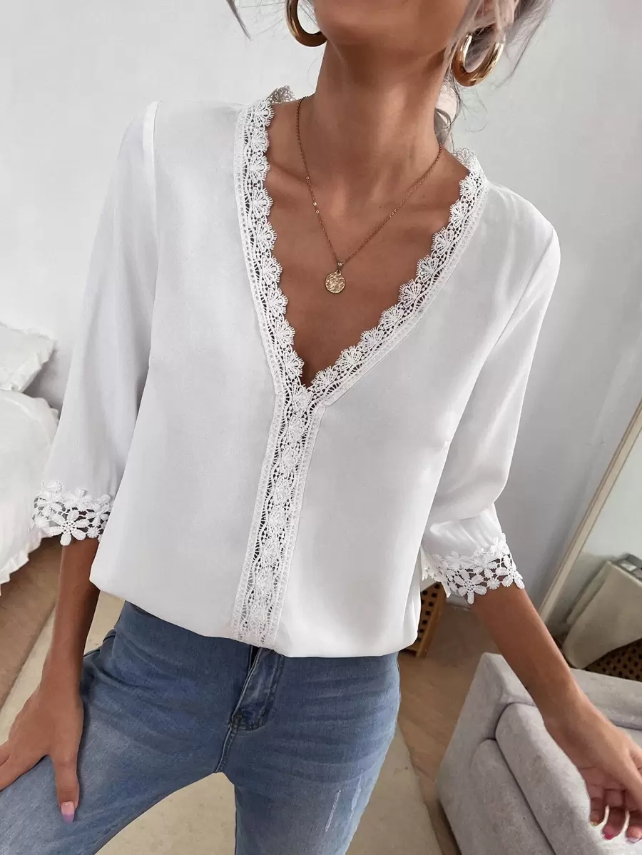 SHEIN Frenchy Blusa con encaje en contraste escote V - Blanco - Ver 1