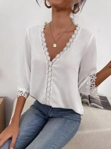 SHEIN Frenchy Blusa con encaje en contraste escote V - Blanco - Ver 3