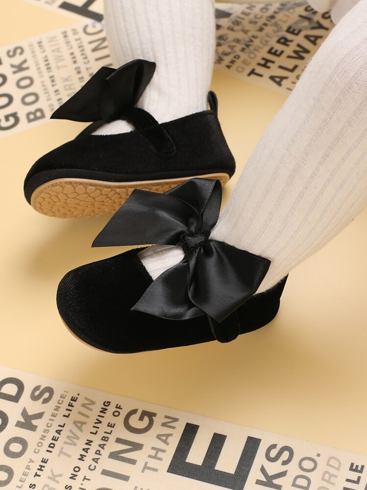 1雙寶寶女孩絨面平底鞋,配有蝴蝶結裝飾 - 黑色 - 查看 3