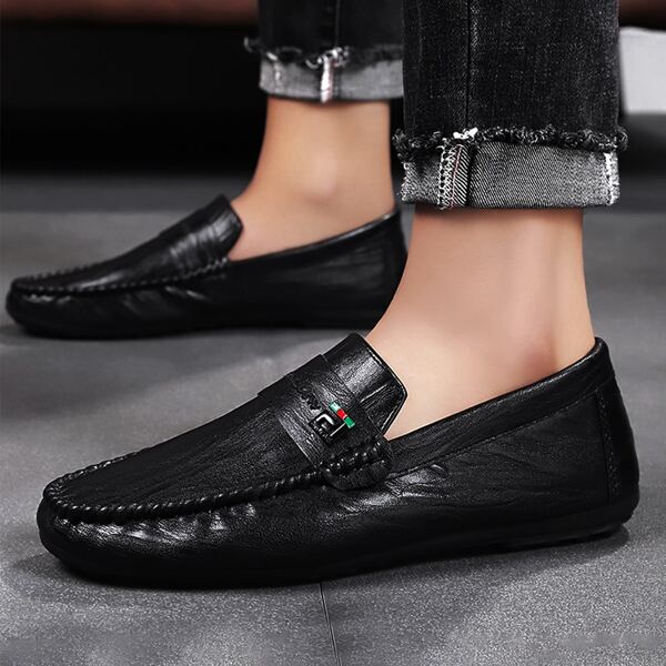 

Men Textured Flat Loafers, Black