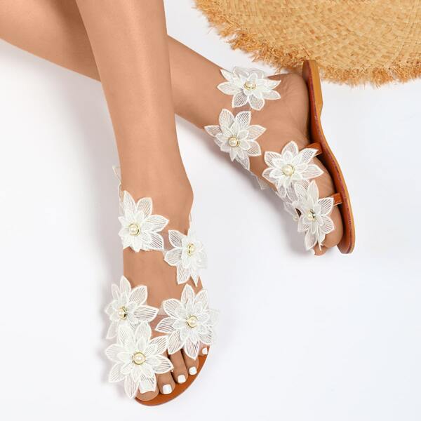 

Minimalist Flower Appliques Slide Sandals, White