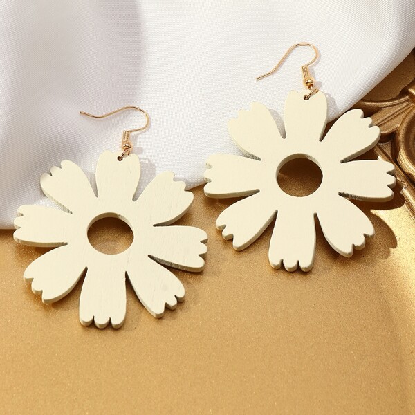 

Flower Design Drop Earrings, Beige