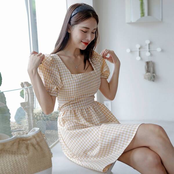 

Gingham Puff Sleeve Cut Out Back Dress, Multicolor