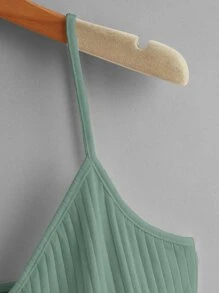 Soleia Top de tirantes bajo con fruncido tejido de canalé - verde menta - Ver 4