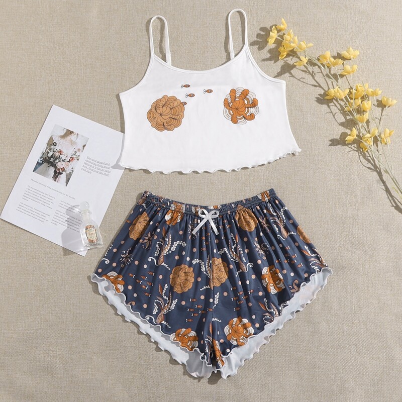 

Cartoon Graphic Lettuce Trim Crop Cami Top & Shorts PJ Set, Multicolor