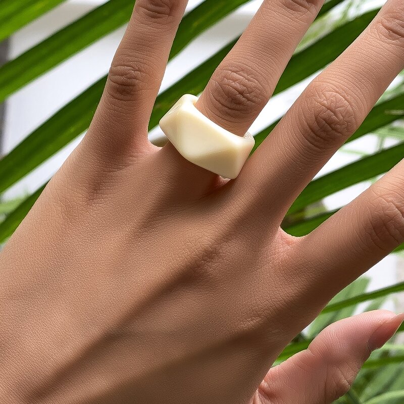 

Geo Design Ring, Beige