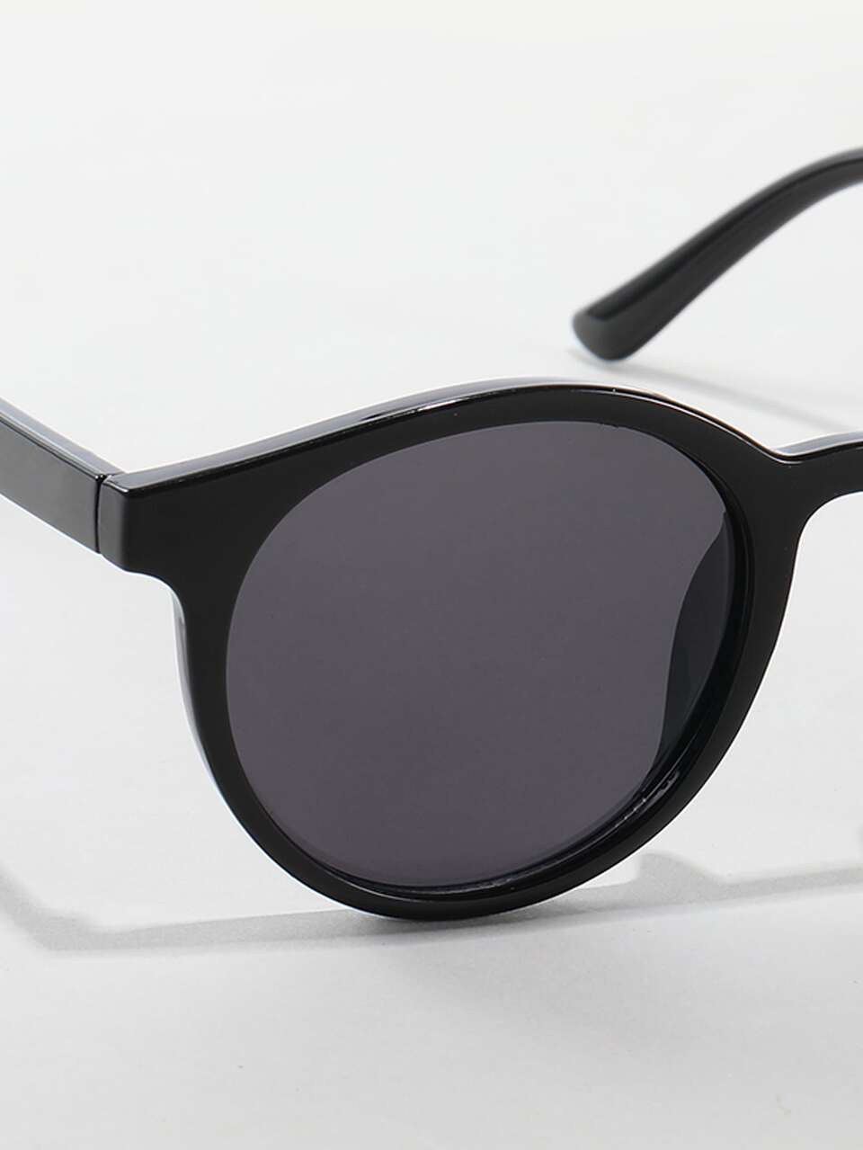 1 Pair Unisex Round Frame Fashion Sunglasses, Suitable For Fishing, Travel, Sports, Driving, Festival Outfits, Summer Accessories, Beach, Music Festivals, Outings, Vacations, Family Trips, Elegant Attire, Street Style Accessories, Sporty Style, Parties, Outdoor Activities, Street Style, Holidays, Vacations, Golf, Hiking, Outdoor Activities