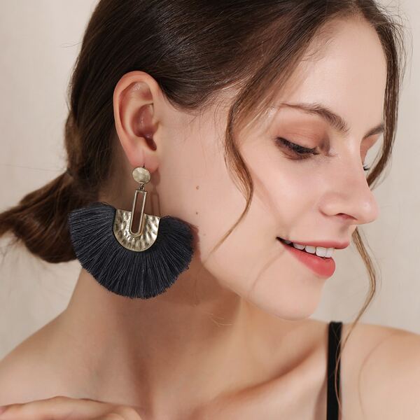 

Tassel Decor Drop Earrings, Grey