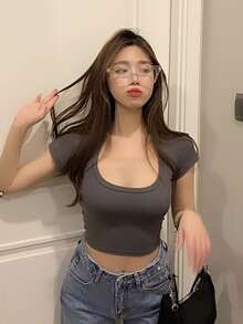 Camiseta unicolor cuello U corta delgada - Gris Oscuro - Ver 4