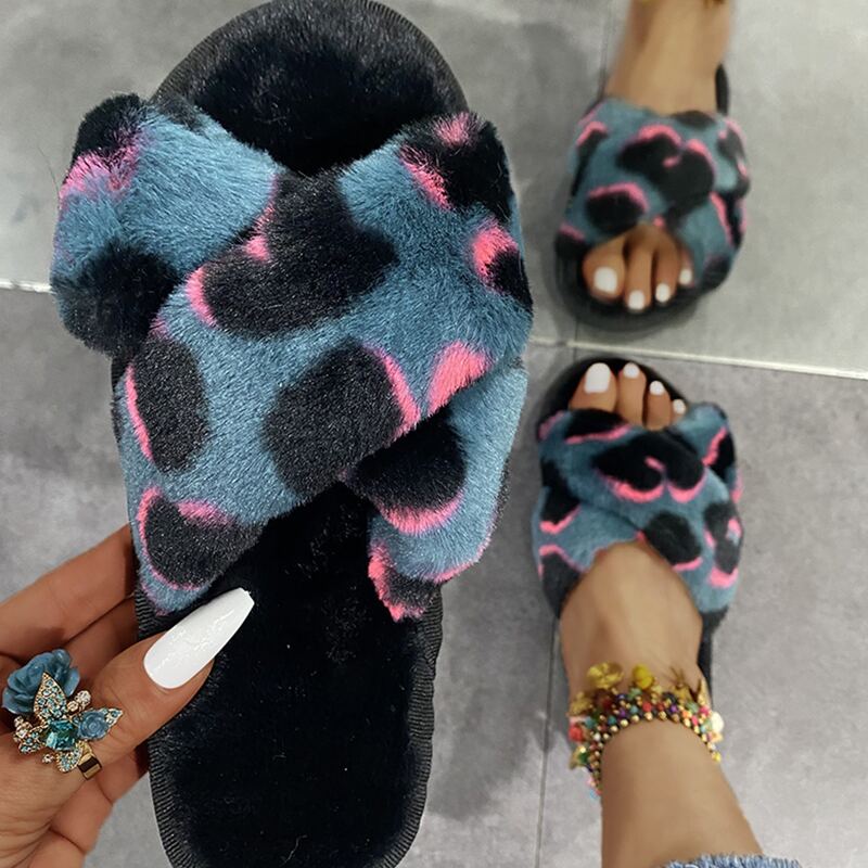 

Criss Cross Fluffy Slippers, Grey