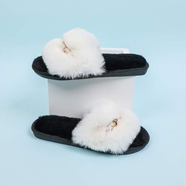 

Chain Decor Fluffy Slippers, White