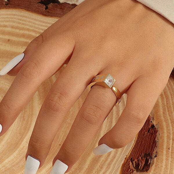 

Zircon Decor Ring, Gold