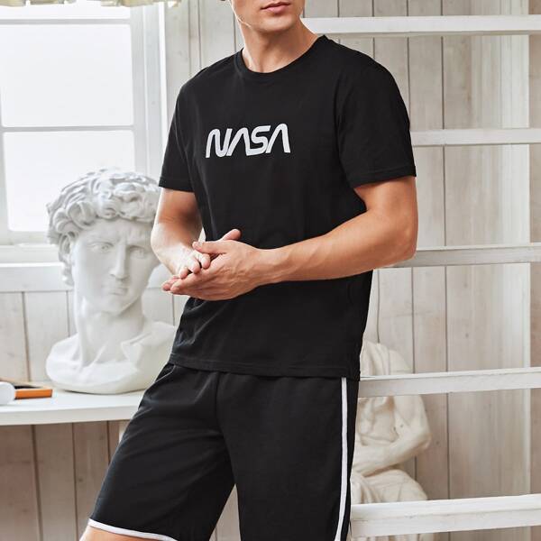 

Men Letter Graphic Tee & Contrast Binding Dolphin Shorts, Black