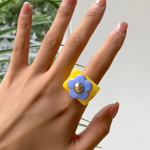 

Resin Flower Decor Ring, Yellow
