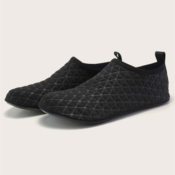 

Men Minimalist Textured Pattern Water Shoes, Black
