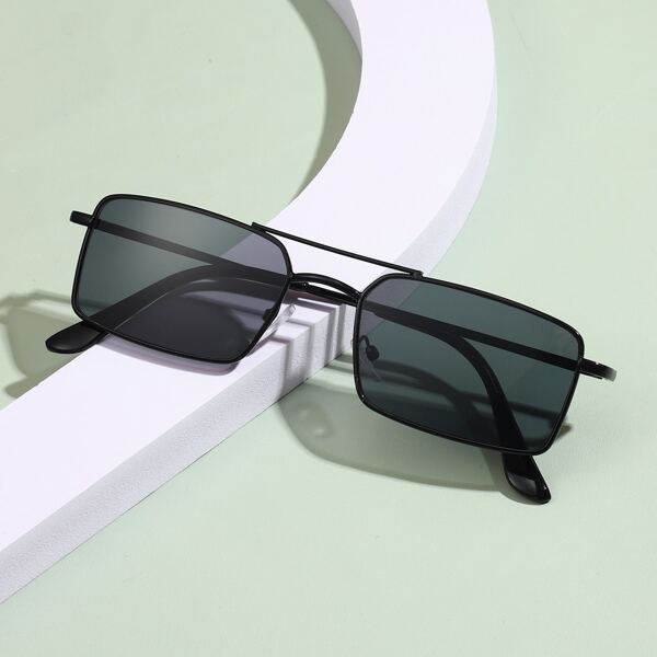 

Metal Frame Tinted Lens Sunglasses