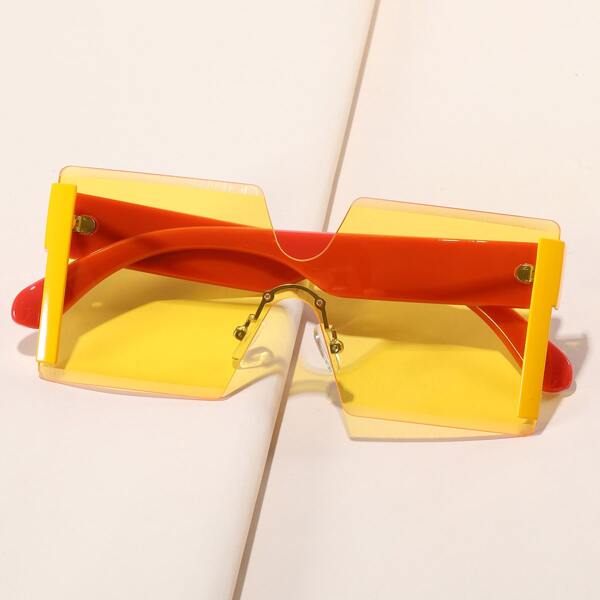 

Square Frame Sunglasses