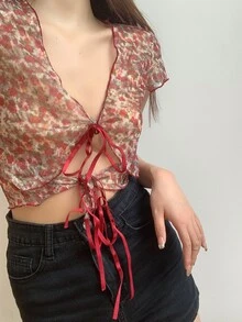 Top corto con cordón delantero floral - Rojo - Ver 3